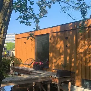 https://beautyful-amstel-houseboat.amsterdamhotelsnl.com